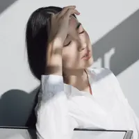 ilustrasi perempuan/Photo by Aiony Haust on Unsplash