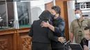 Terdakwa Ferdy Sambo dan Putri Candrawathi hadir dalam sidang dengan agenda pemeriksaan saksi kasus dugaan pembunuhan berencana Brigadir J di Pengadilan Negeri Jakarta Selatan, Selasa (1/11/2022). Ferdy Sambo mengikuti persidangan secara langsung bersama istrinya, Putri Candrawathi, yang juga merupakan terdakwa. (Liputan6.com/Faizal Fanani)