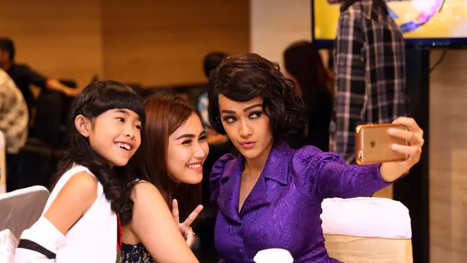 [Bintang] Ayu Ting Ting dan Julia Perez