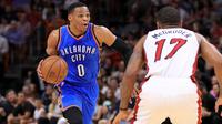 Russell Westbrook mengukir triple-double ke-15 saat Oklahoma City Thunder bekuk Miami Heat, Selasa (27/12/2016) waktu setempat. (Bola.com/Twitter/OKC_Thunder)
