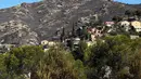 Otoritas setempat mengatakan bahwa kebakaran hutan yang mengganggu penerbangan pesawat dan kereta api di Marseille, kota terbesar kedua di Prancis telah menurun intensitasnya. (Viken KANTARCI/AFP)