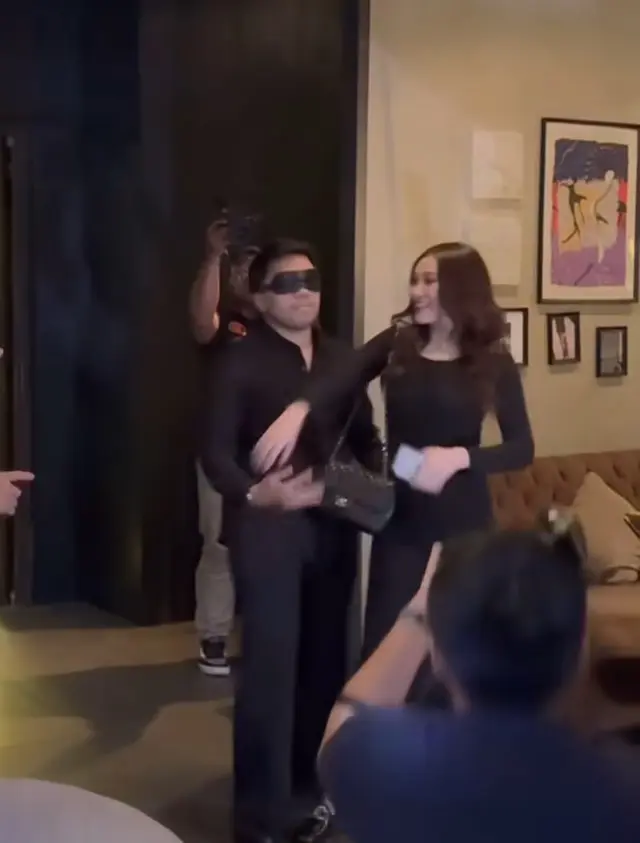 Aaliyah Massaid Serba Chanel saat Berikan Kejutan Ulang Tahun Suaminya. [@harrisvriza]