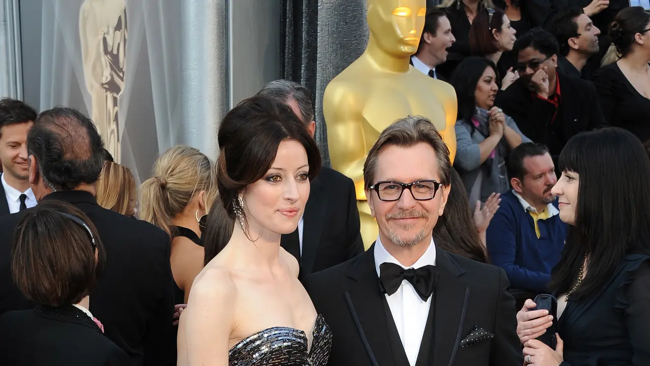[Bintang] Gary Oldman dan Alexandra Edenborough