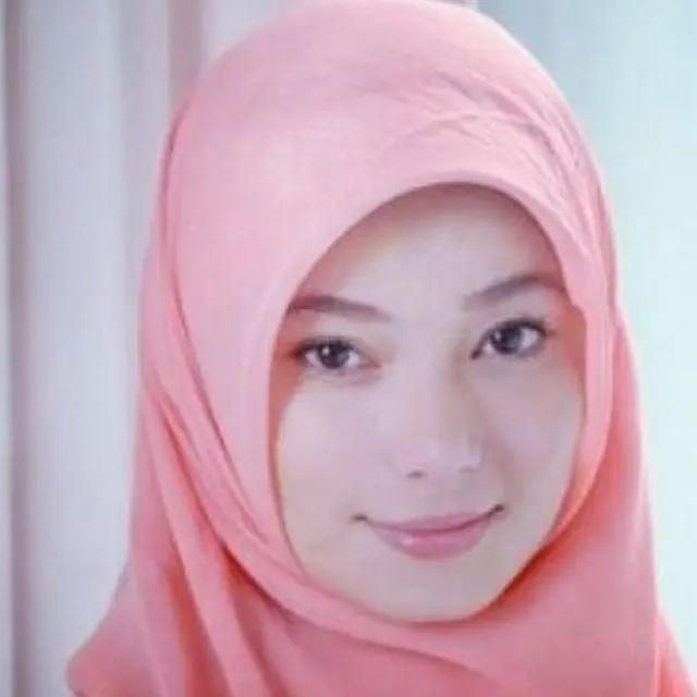 6 Potret Lawas Asmirandah ketika Pakai Hijab, Putuskan Pindah Agama Sebelum Nikah