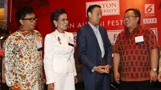 Ketua Boston University Alumni Indonesia Didit Ratam, Moderator Miranda Goeltom, Kepala BKPM Thomas Lembong, dan Kepala Bappenas Bambang Brodjonegoro saat acara Boston University Asian Alumni Festival 2018, Jakarta (3/11). (Liputan6.com/Angga Yuniar)