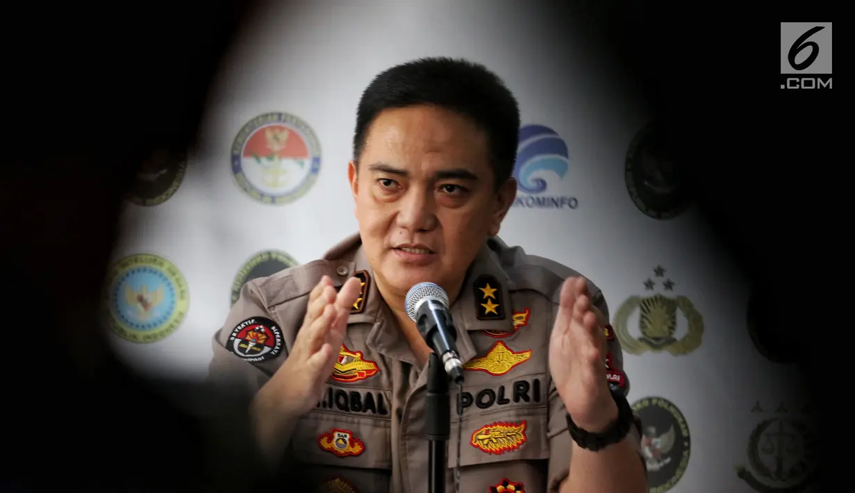 Kepala Divisi Humas Polri Irjen M Iqbal memberikan penjelasan saat jumpa pers terkait perkembangan kerusuhan 21-22 Mei 2019 di Jakarta, Selasa (11/6). Polisi Telah menetapkan 6 tersangka perencana pembunuhan terhadap 4 tokoh nasional.  (Liputan6.com/Johan Tallo)