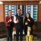 Nova Soraya dan ibunda Nova Soraya saat bertemu dengan Gubernur Ridwan Kamil yang menjadi mediator soal surat nikah dan akta cerai Bung Karno dan Inggit Garnasih (Dok.Instagram/@novasoraya16/https://www.instagram.com/p/CFrDe5OHEsU/Komarudin)