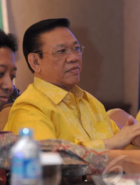 Ketua Umum Partai Golkar Agung Laksono saat melakukan silahtuhrahmi dengan Ketua Umum PPP di Jakarta, Jum'at (13/3/2015). Agung Laksono menegaskan safari politiknya untuk memberikan dukungan pada pemerintahan saat ini. (Liputan6.com/Andrian M Tunay)