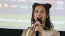 Aktris Widuri Putri memberikan keterangan saat jumpa pers peluncuran film Keluarga Cemara 2 di Jakarta, Senin (20/6/2022). Film Keluarga Cemara 2 akan tayang pada 23/6/2022, yang menceritakan drama kehidupan keluarga yang hits era tahun 90an. (Liputan6.com/Herman Zakharia)
