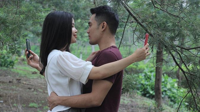 Pasangan Yang Bahagia Justru Nggak Suka Pamer Kemesraan Di Medsos Parenting Fimela Com