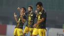 Ekspresi pemain Barito Putra usai mengalahkan Bhayangkara FC pada Liga 1 2017 di Stadion Patriot, Bekasi, Selasa (4/7/2017).Barito menag 1-0. (Bola.com/Nicklas Hanoatubun)