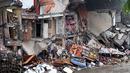 Kepala Seksi Operasi dan Siaga Kantor Pencarian dan Pertolongan Basarnas Bali, I Wayan Juni Antara, menuturkan proses evakuasi terhadap korban banjir masih terus berlangsung sejak pukul 05.00 Wita. (SONNY TUMBELAKA/AFP)