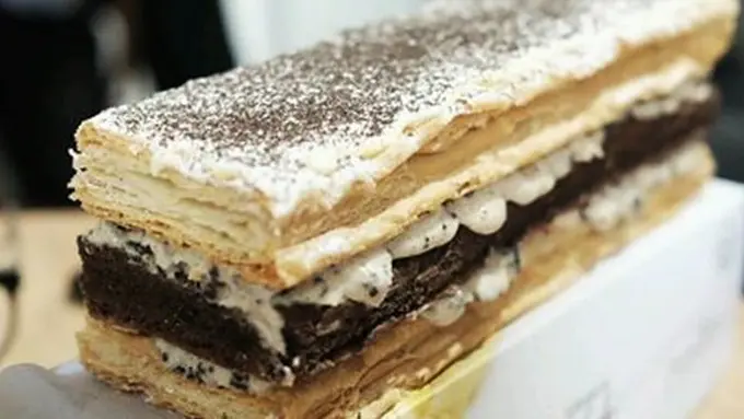 Kue oleh-oleh artis sedang populer/copyright: instagram/agenkuliner