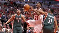 Chicago Bulls vs Milwaukee Bucks  (AP Photo/Charles Rex Arbogast)