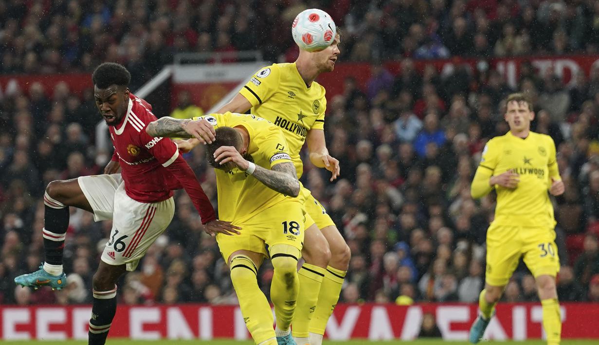 <p>Kemenangan Manchester United di laga kandang terakhir musim 2021/2022 ini terbilang peting untuk menjaga posisi di zona Eropa klasemen sementara. (AP/Jon Super)</p>