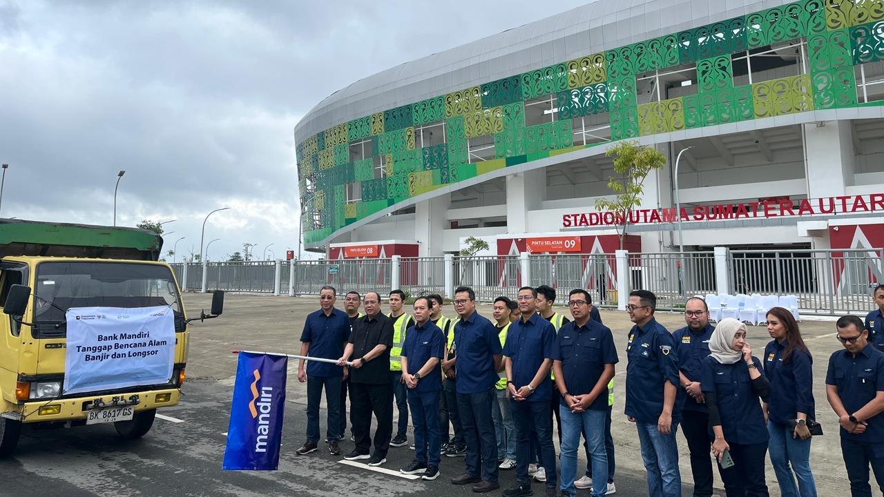 Hadir di Lokasi, Dirut dan Jajaran Direksi Bank Mandiri Kawal Langsung Penyaluran Bantuan Bencana