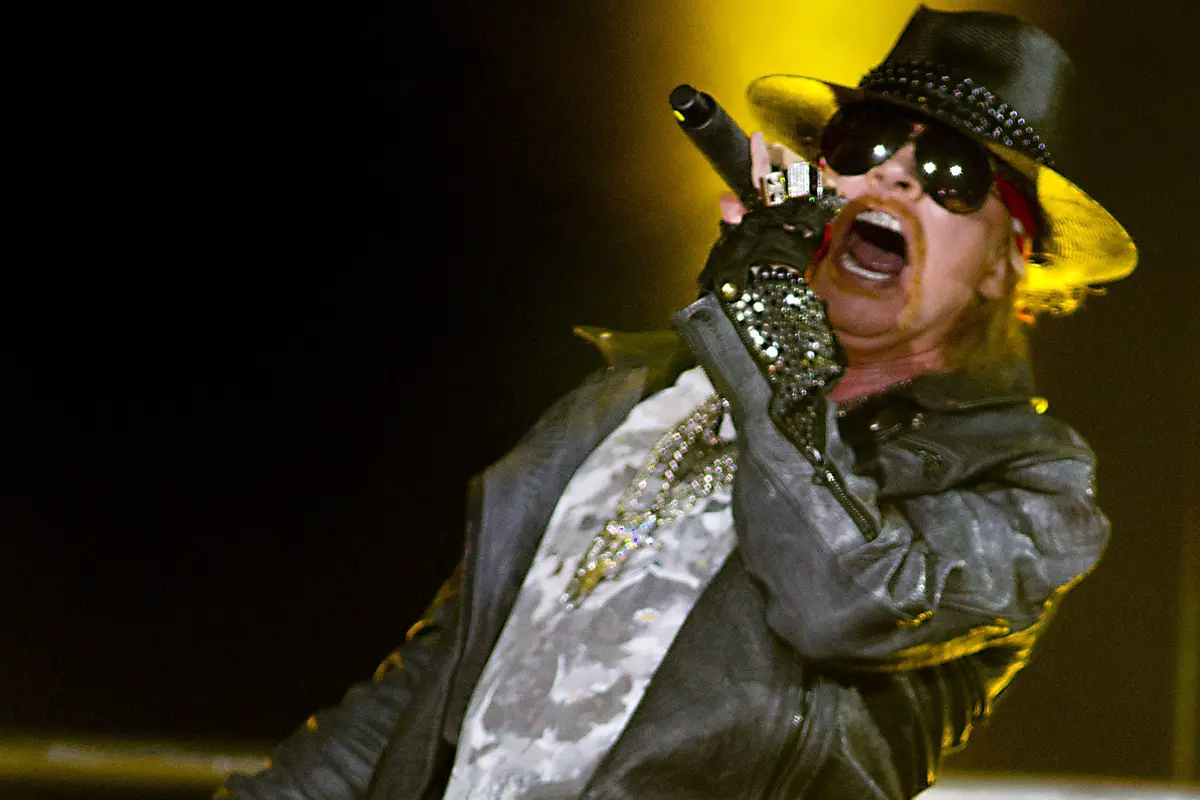 [Bintang] Guns N Roses Cover Lagu Soundgarden untuk Chris Cornell