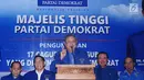 Ketua Umum Partai Demokrat, Susilo Bambang Yudhoyono (tengah) bersama pimpinan majelis tinggi menyampaikan 17 pasang nama bakal Cagub dan Cawagub yang akan diusung pada Pilkada 2018, Jakarta, Minggu (7/1). (Liputan6.com/Helmi Fithriansyah)
