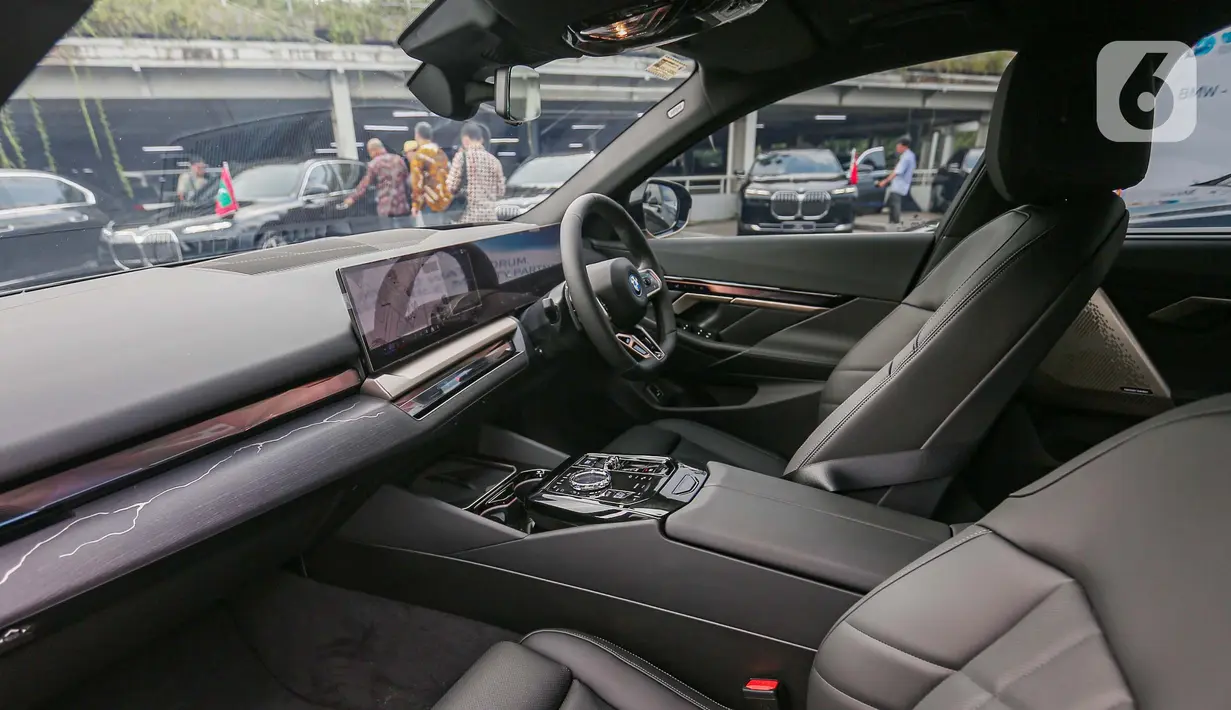 BMW i7 dan i5 bakal dipakai buat menjamu tamu kenegaraan seperti kepala negara, menteri-menteri terkait serta tamu-tamu VIP. (Liputan6.com/Angga Yuniar)