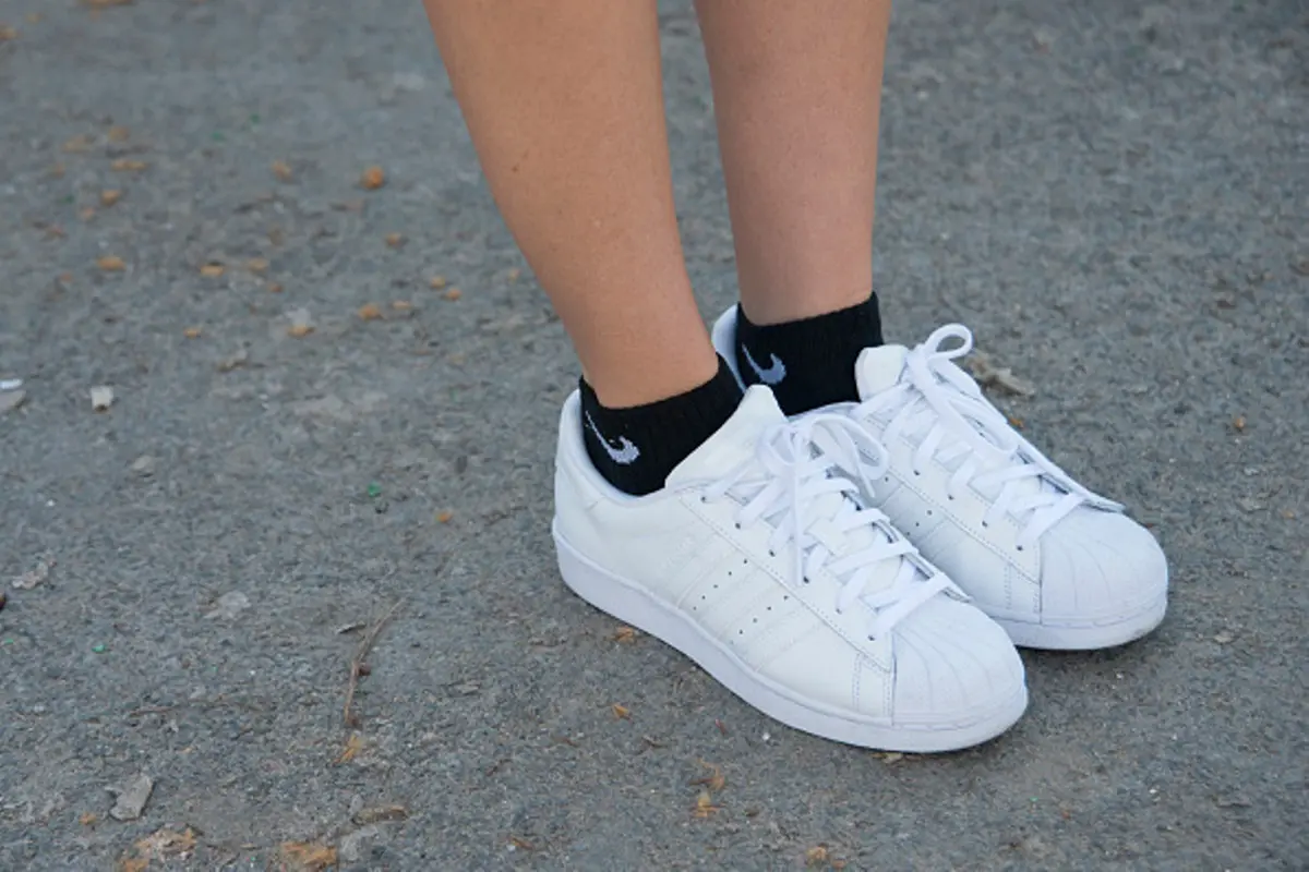 Nggak Perlu Dicuci, Sneakers Kotor Bisa Kinclong Lagi