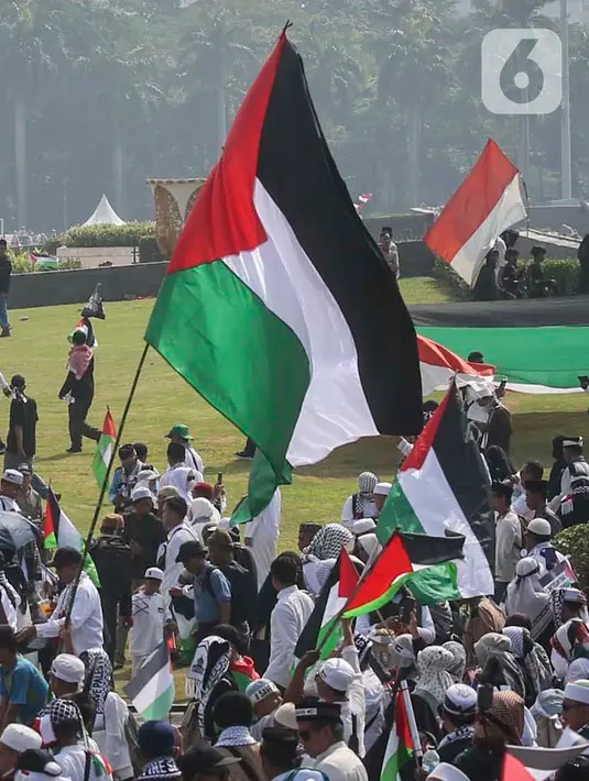 Terdengar peserta aksi meneriakkan kemerdekaan Palestina yang saat ini tengah dijajah Israel. (Liputan6.com/Angga Yuniar)