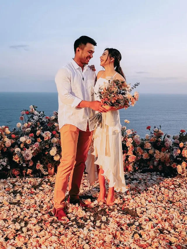8 Momen Jessica Mila saat Dilamar Yakup Hasibuan, Romantis Banget