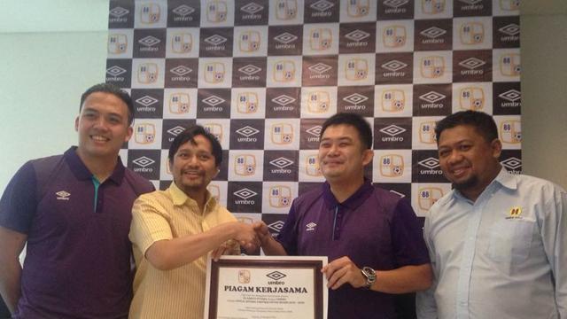 Barito Putera dan Umbro