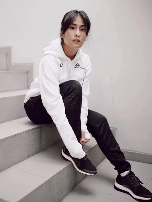 <p>Outfit monokrom adalah outfit olahraga terkece.&nbsp;(instagram/gyaps)</p>