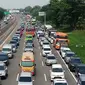 Tol Jakarta-Cikampek padat, Sabtu (21/12/2019). (Liputan6.com/Abramena)