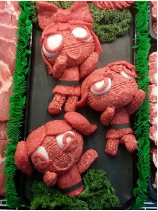 6 Patung di Toko Ini Dibuat dari Daging Cincang Asli, Bikin Pengen Beli