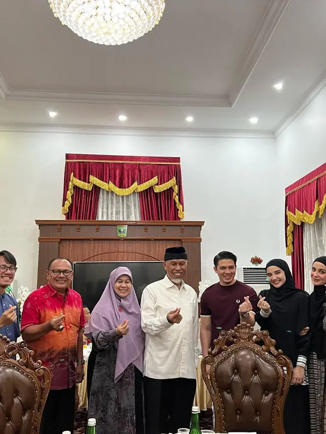 7 Potret Zaskia dan Shireen Sungkar Pulang Kampung ke Solok, Bertemu Gubernur (