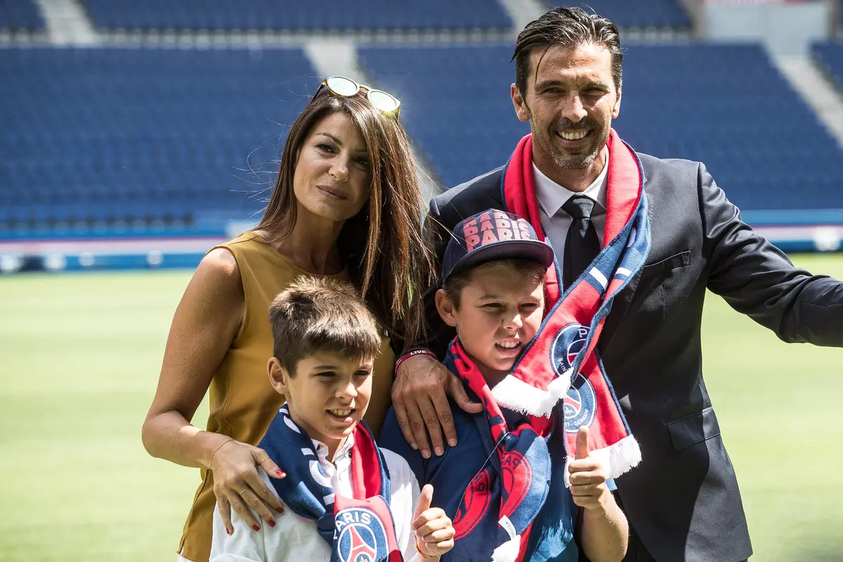 PSG Resmi Perkenalkan Gianluigi Buffon