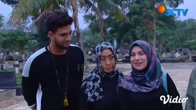 6 Momen Irish Bella Pertama Kali Ziarah ke Makam Anak Kembar, Berusaha Tegar