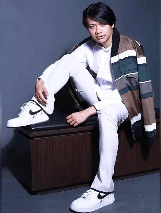 Armand sendiri pun tidak menyangka kalau akhirnya ia menjadi penyanyi terkenal seperti sekarang ini. Berawal dari ikut festival musik, lalu meminta pekerjaan ke wartawan hingga kini menjadi musisi ternama. (Instagram/armandmaulana04)