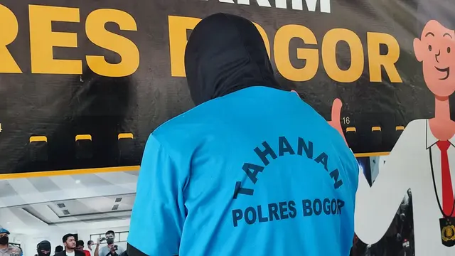 Polres Bogor menangkap pria mabuk yang rusak dan pukul mobil dua rekannya di gerbang barat Stadion Pakansari, Cibinong, Kabupaten Bogor.