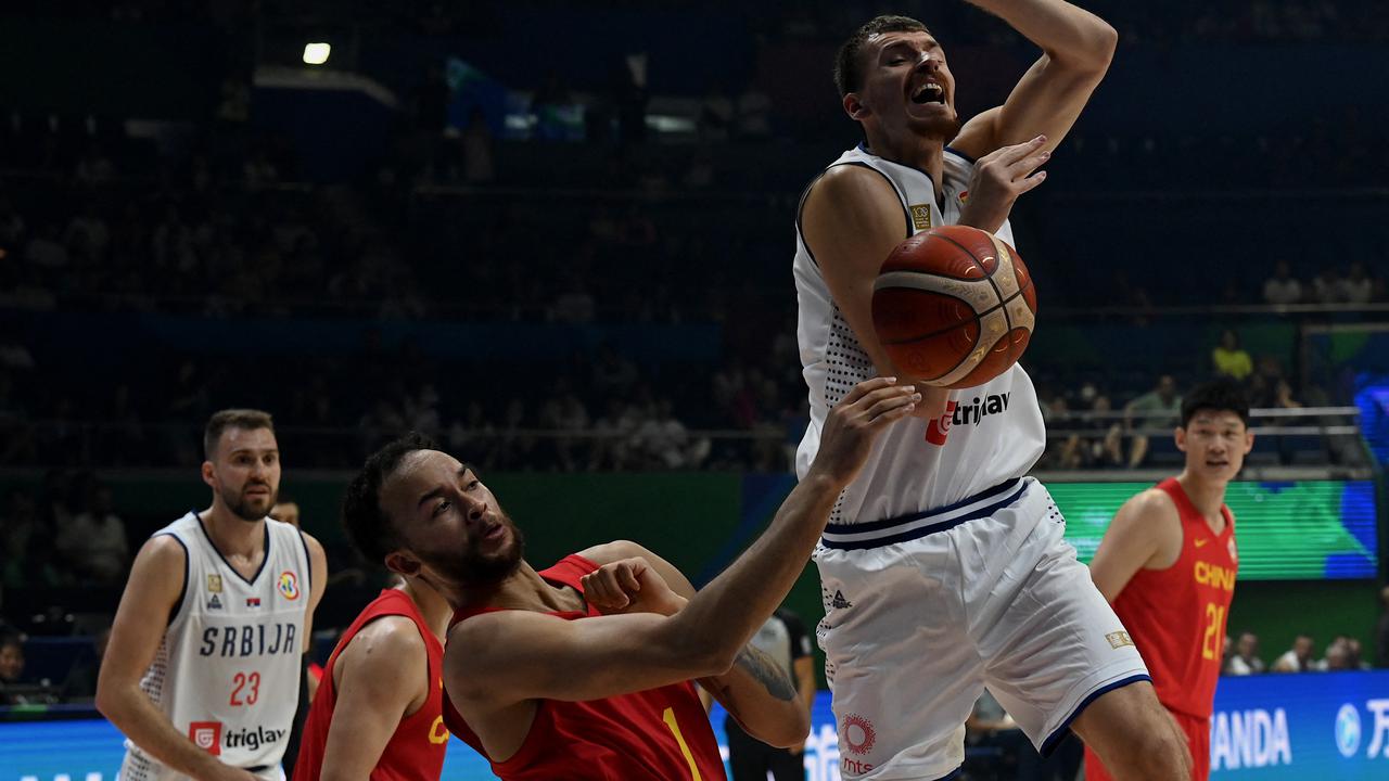 Aksi Borisa Simanic di FIBA World Cup 2023 ketika melawan China