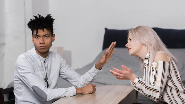 Mengalihkan Pandangan dan Sering Berkedip