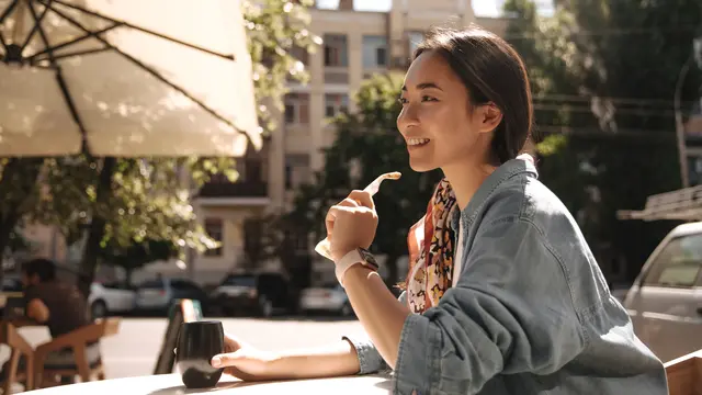 wanita april di outdoor