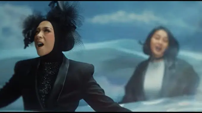 Melly Goeslaw dan Nike Ardilla (YouTube/Musica Studios)