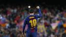 Gelandang Barcelona, Lionel Messi, merayakan gol yang dicetaknya ke gawang Atletico Madrid pada laga La Liga Spanyol di Stadion Camp Nou, Barcelona, Minggu (4/3/2018). Barcelona menang 1-0 atas Atletico. (AFP/Pau Barrena)