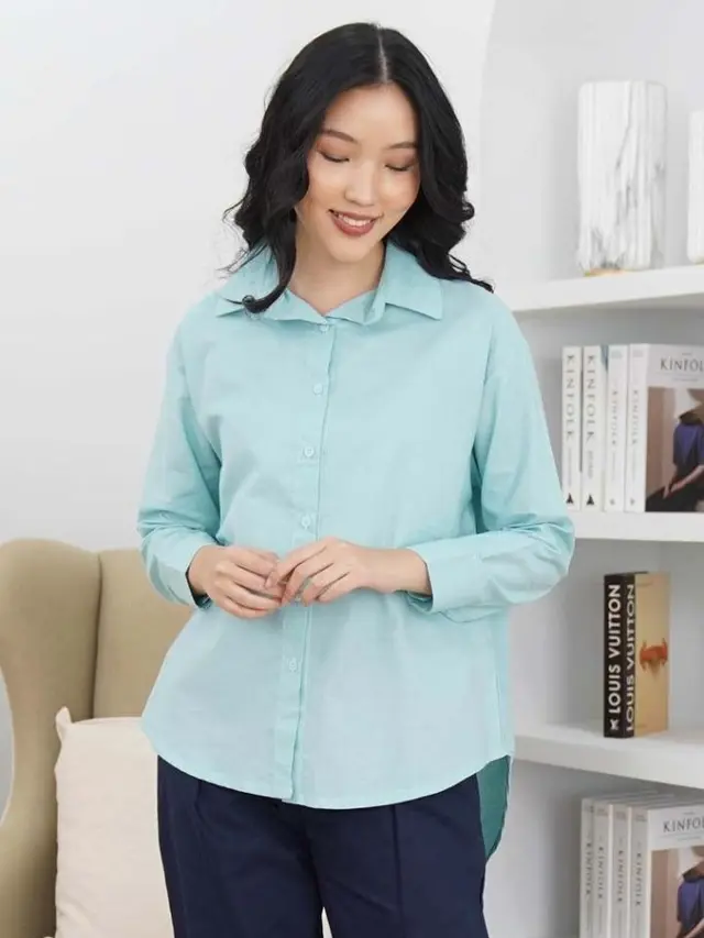 10 Inspirasi Model Kemeja Kuliah Wanita Terbaru 2024, Bikin Cantik dan Stylish