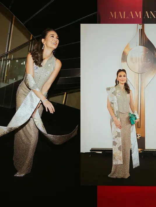 Penampilan Luna Maya di Festival Film Indonesia juga tak boleh dilupakan. Ia mengenakan atasan tanpa lengan yang super cantik, dipadu roknya yang keemasan rancangan Sapto Djojokartiko, lalu dipadu sebuah selendang yang serasi. [Foto: Instagram/lunamaya]