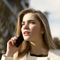 Ilustrasi Menelpon Credit: pexels.com/Andrea