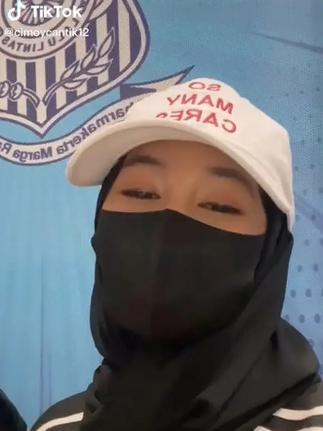 Bikin Pangling, Ini 6 Potret Terbaru Cimoy Montok yang  Kini Mantap Berhijab