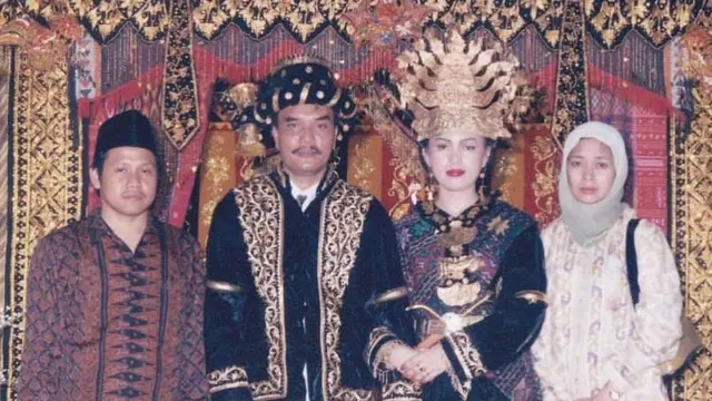 6 Potret Lawas Capres Cawapres 2024 Bareng Istri, Romantis Sedari Dulu