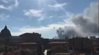 Asap tebal yang muncul pasca-ledakan di dekat Vatikan. (Twitter Mountain Butorac)