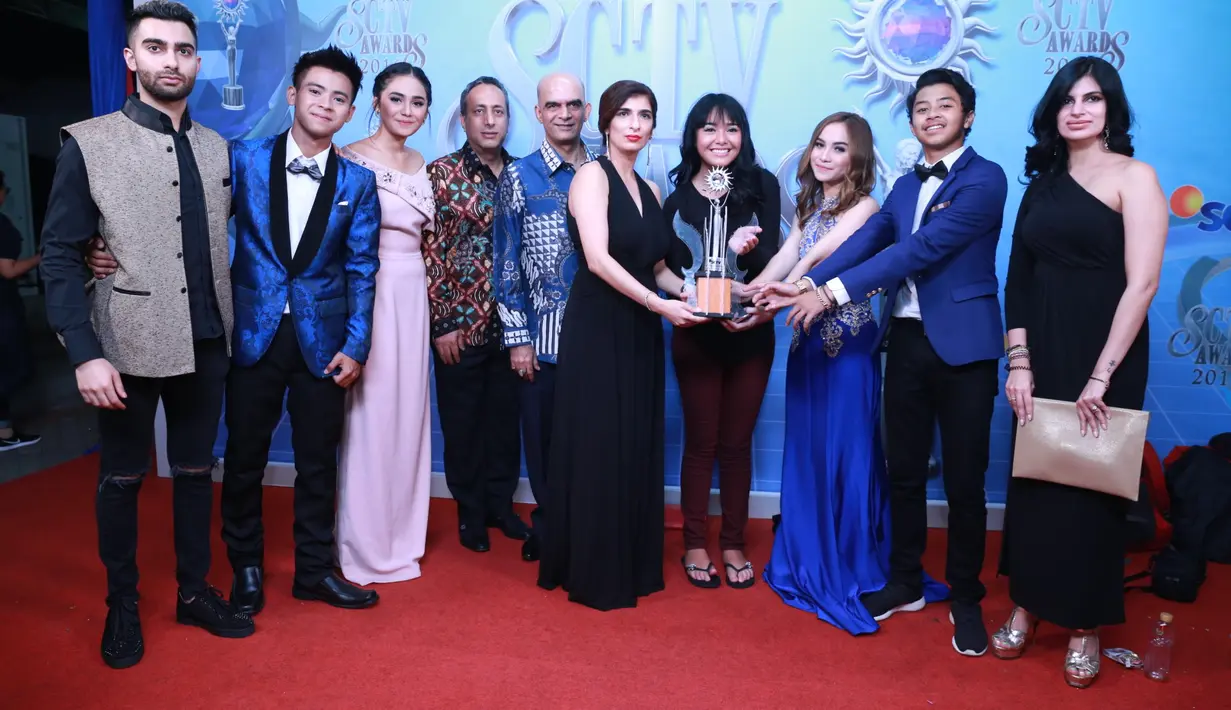 Menjadikan piala kemenangan itu sebagai motivasi, Amanda berharap dapat meraih kesuksesan kembali di tahun depan. Tak lupa ia mengucap rasa syukur lantaran yang diimpikannya selama ini telah menjadi kenyataan. (Adrian Putra/Bintang.com)