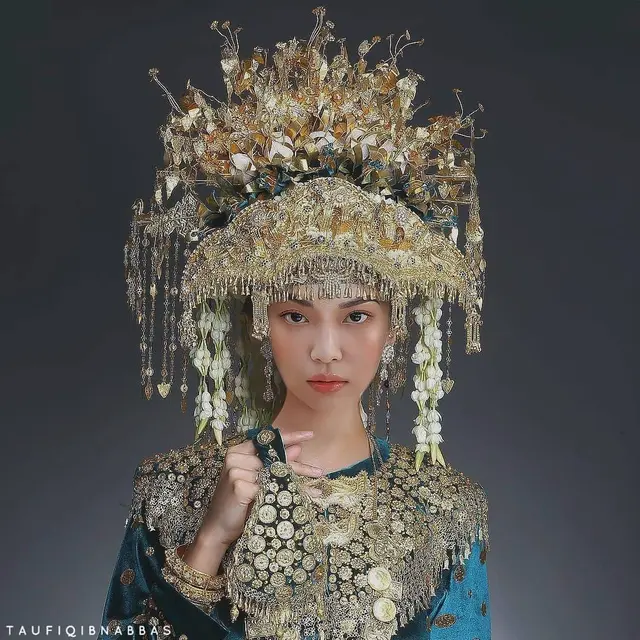 7 Editan Foto Artis Korea Pakai Busana Adat Indonesia Ini Bikin Senyum