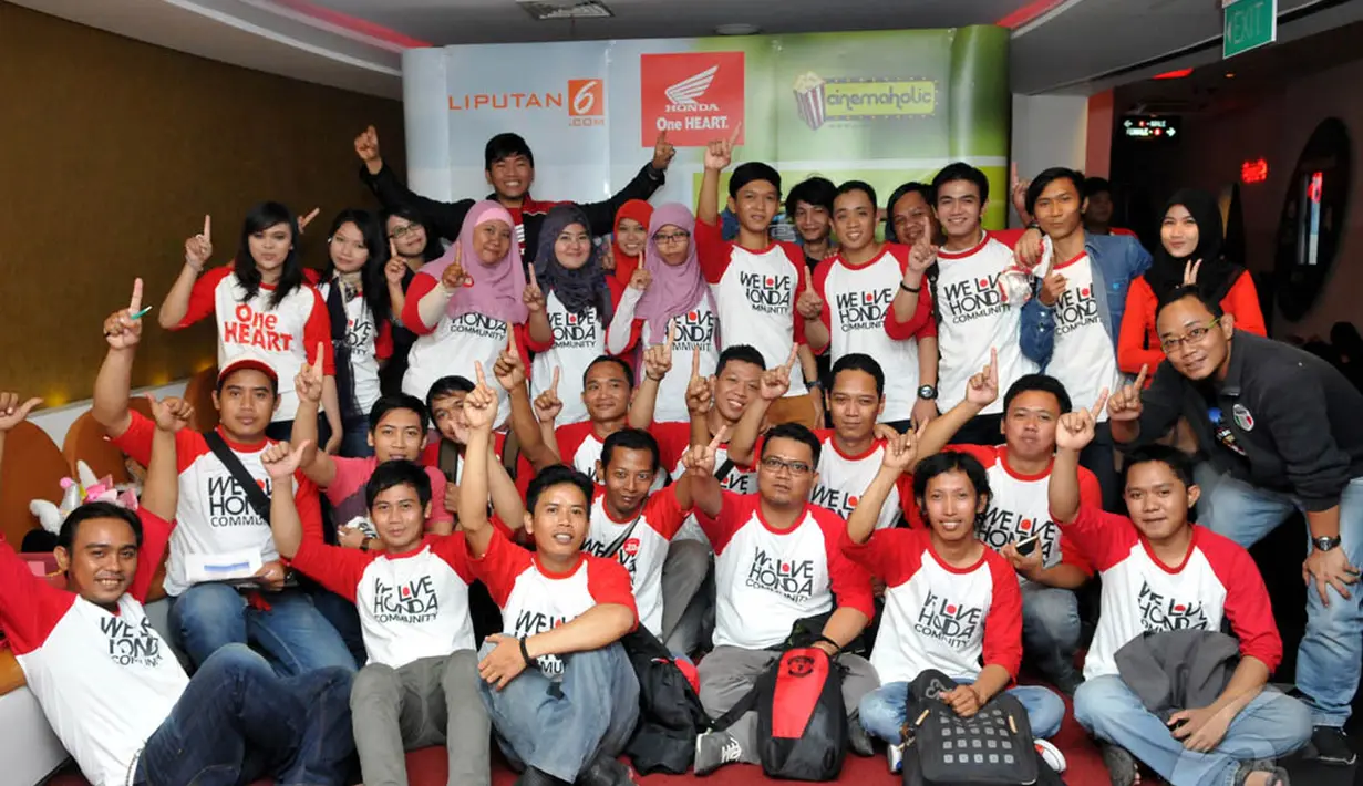 Antusias para Cinemaholic  jelang menyaksikan film The Hobbit di Blitz Megaplex,  Jakarta, Minggu (21/12/2014).  (Liputan6.com/Panji Diksana)
