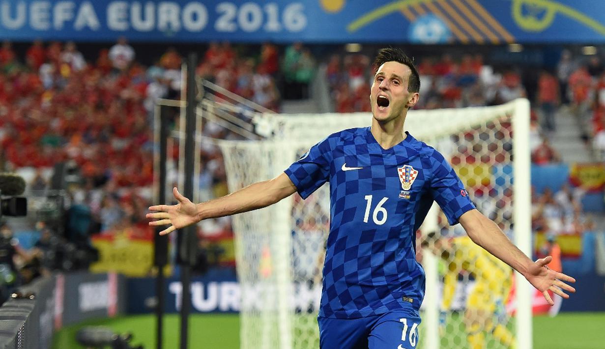 Ekspresi striker Kroasia, Nikola Kalinic, setelah mencetak gol balasan ke gawang Spanyol pada laga Grup D Piala Eropa 2016 di Stade Mahmut-Atlantique, Bordeaux, Rabu (22/6/2016) dini hari WIB. (AFP/Nicolas Tucat)